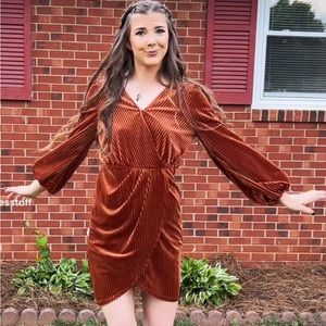 Simplee V Neck Split-Front Long Sleeve Burnt Orange Mini Dress Size Small